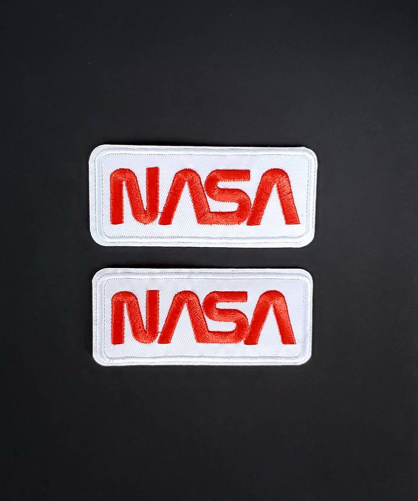 Sets Von 2 Nasa Rot Und Weiß Gestickte Aufnäher von ThinkPatchCo