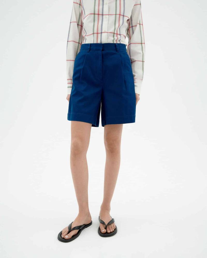 Hanf Shorts Modell: Lia von Thinking Mu