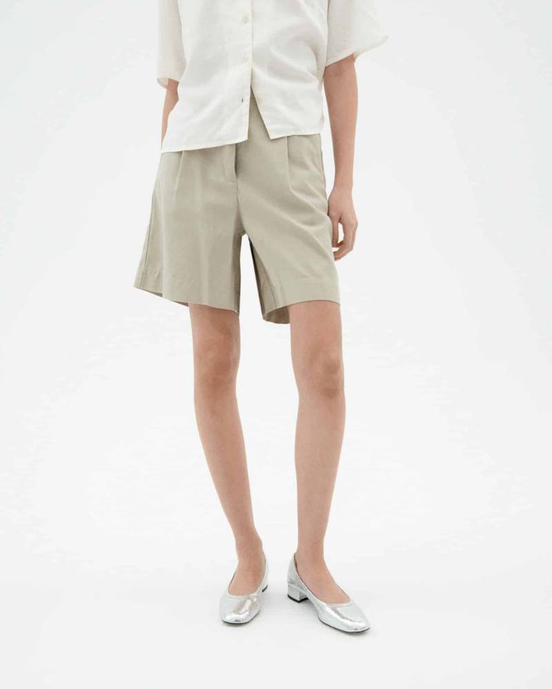 Hanf Shorts Modell: Lia von Thinking Mu