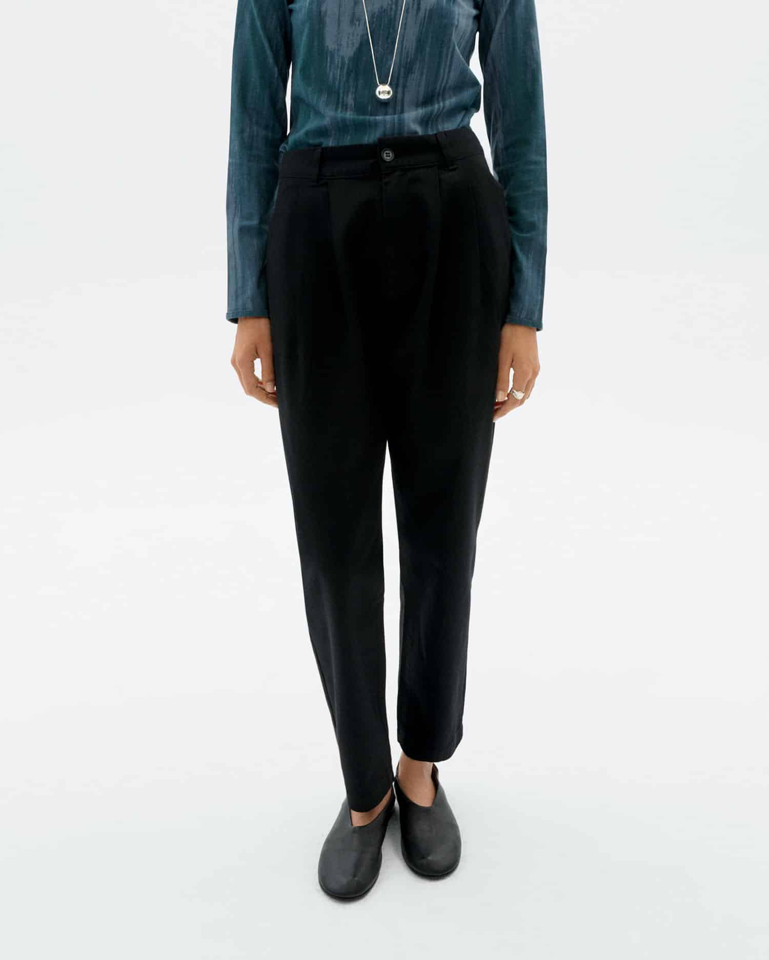 Hose Modell: Rina von Thinking Mu