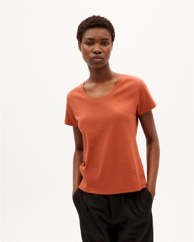 T-Shirt Modell: Hemp Regina von Thinking Mu