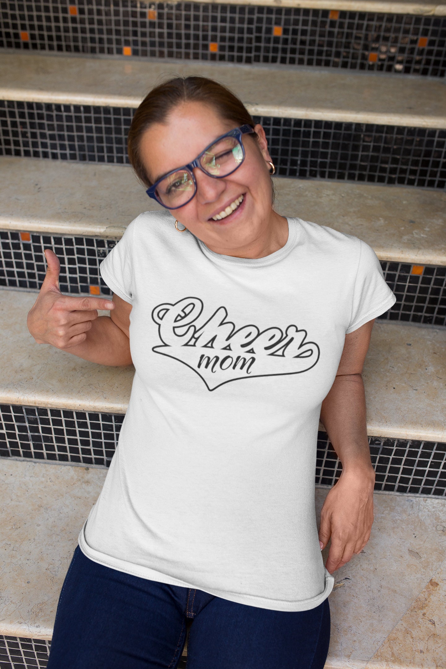 Cheer Mom Shirt, All-Star-Cheer-Mama, Stolze Cheer-Mama, Damenhemden, Cheerleader-Geschenke von ThinkingOutLoudTees