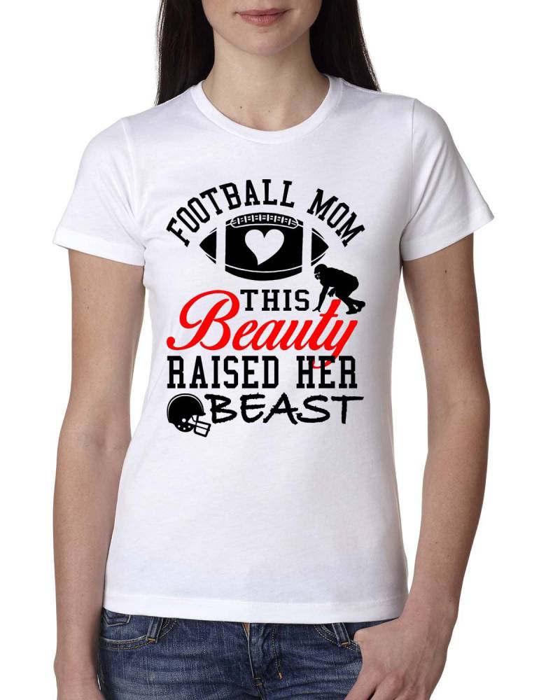 Fußball Mama. Diese Schönheit Hat Ihr Tier Unisex Shirt. Geschenk Für Sie. Mom Fussball Fan T-Shirt. Team Geschenke von ThinkingOutLoudTees