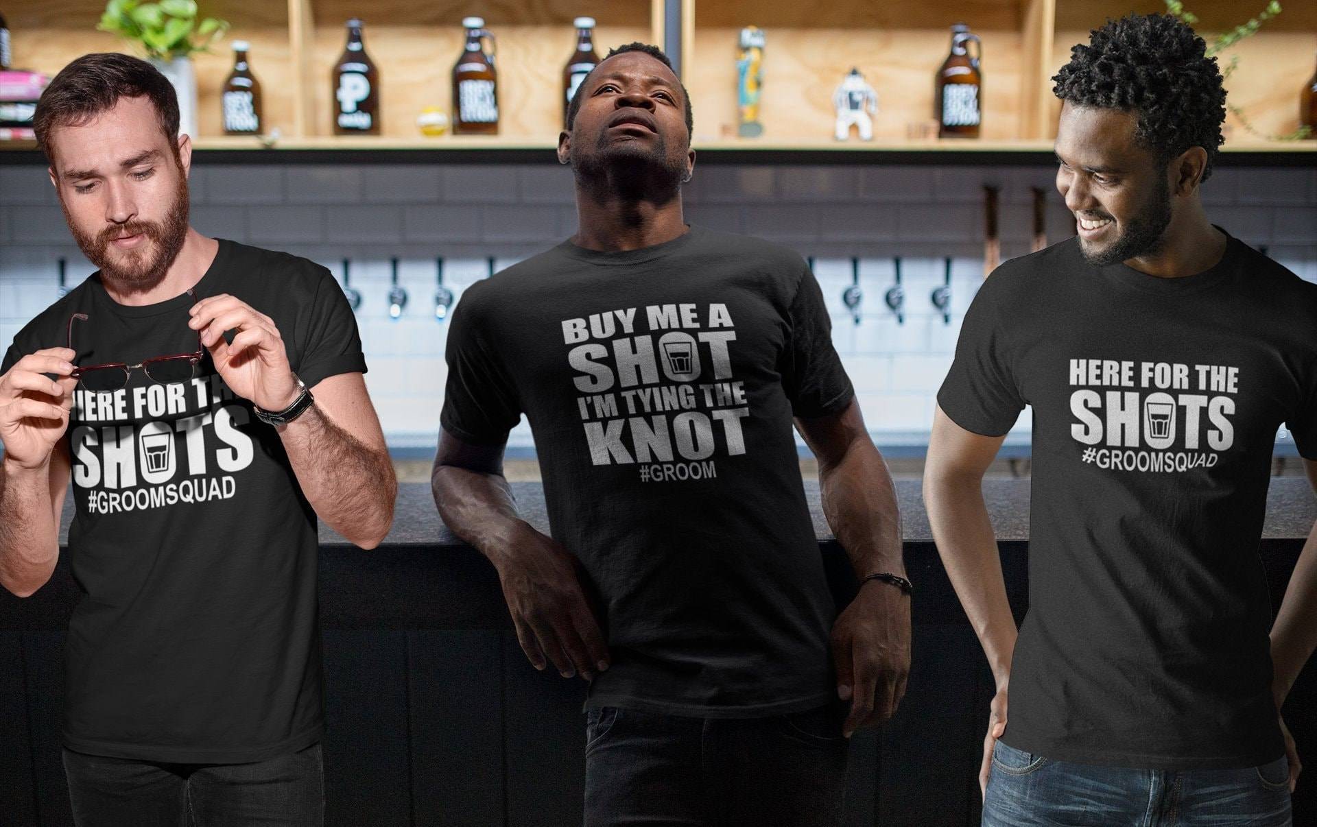 Hier Für The Shots Unisex Shirts. Junggesellenabschied Spaß-Hochzeits-Party-Shirts. Bräutigam Hemden. Trauzeugen-Hemd von ThinkingOutLoudTees