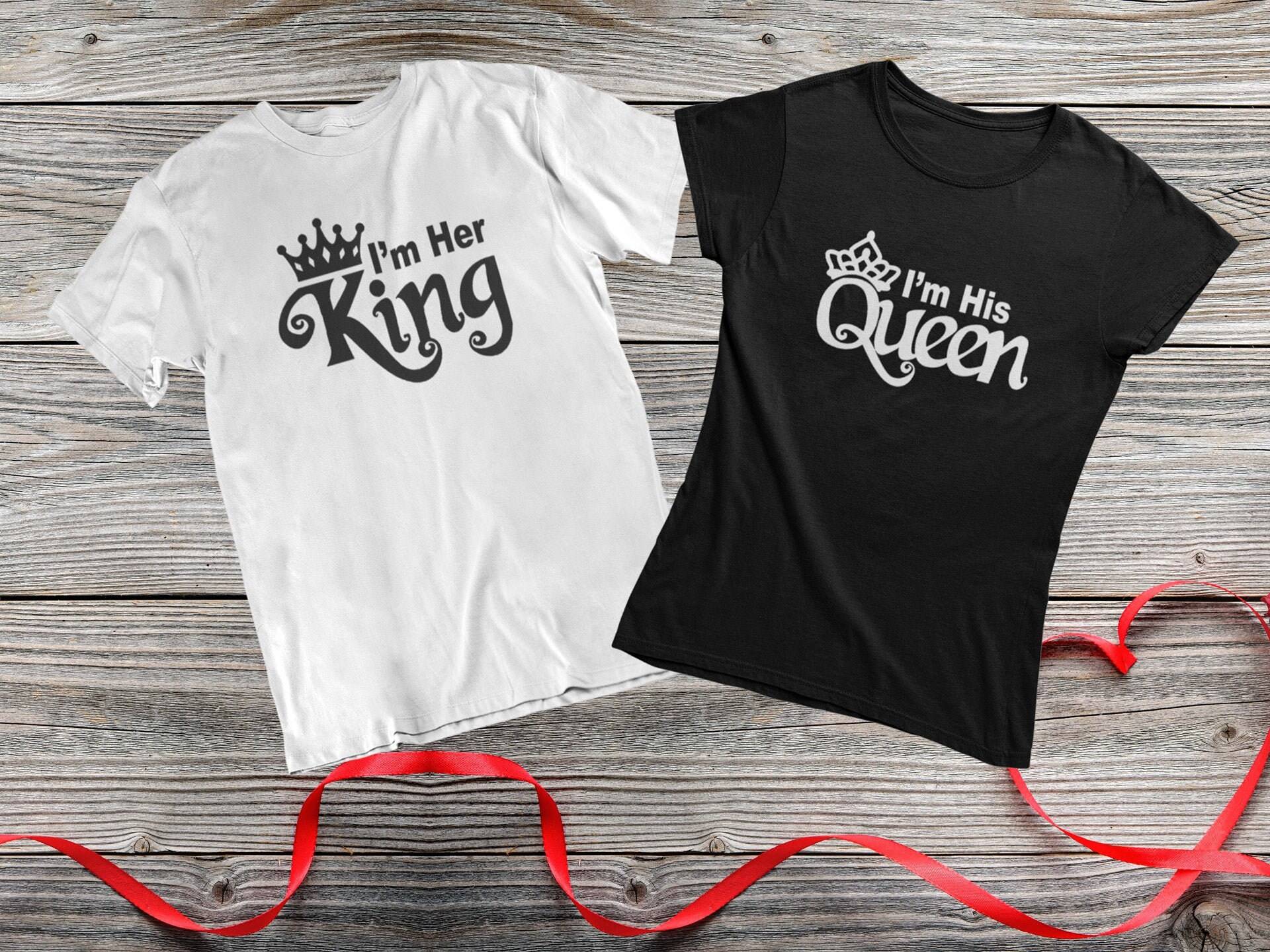 King & Queen Set Mit 2 Passenden T-Shirts, Geschenk Für Sie, Ihn, Paar-Shirts, Valentinstag von ThinkingOutLoudTees