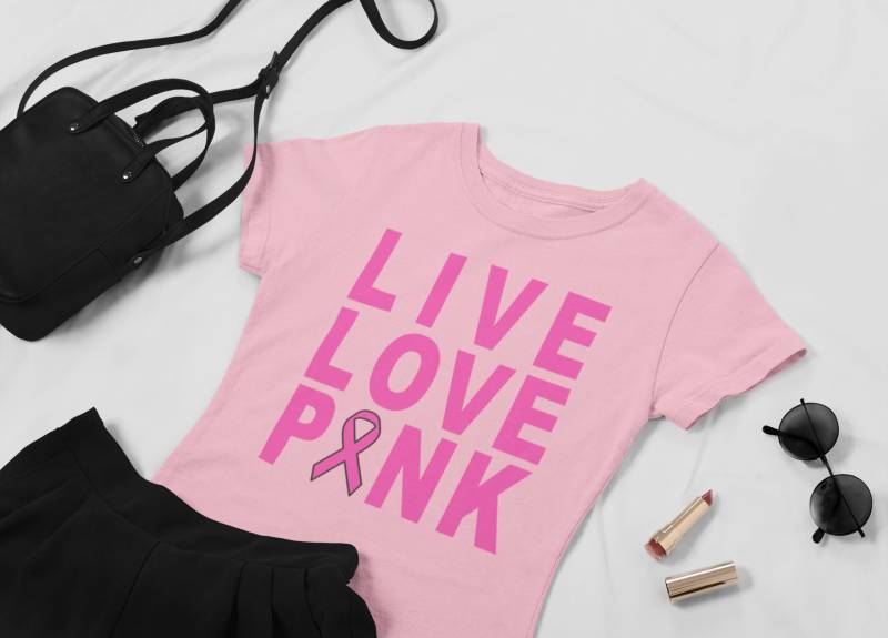 Live, Love, Pink Brustkrebs Bewusstsein Shirt, Überlebende T-Shirt, Oktober Ribbon Unterstützung Überlebende, Frauen T-Shirt von ThinkingOutLoudTees