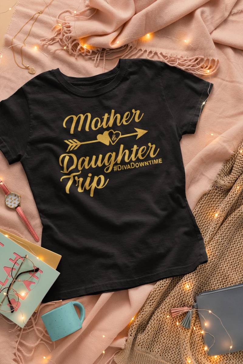 Mutter Tochter Reise Unisex Shirt. Reise-Hemd. Airport Weltreisende. Geschenk Für Mama. Tochter, Girls Trip von ThinkingOutLoudTees