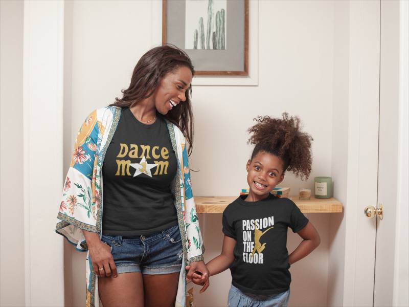 Tanz Mama Shirt, All-Star Mama, Stolze Damen T-Shirts, Tänzerin Geschenke von ThinkingOutLoudTees