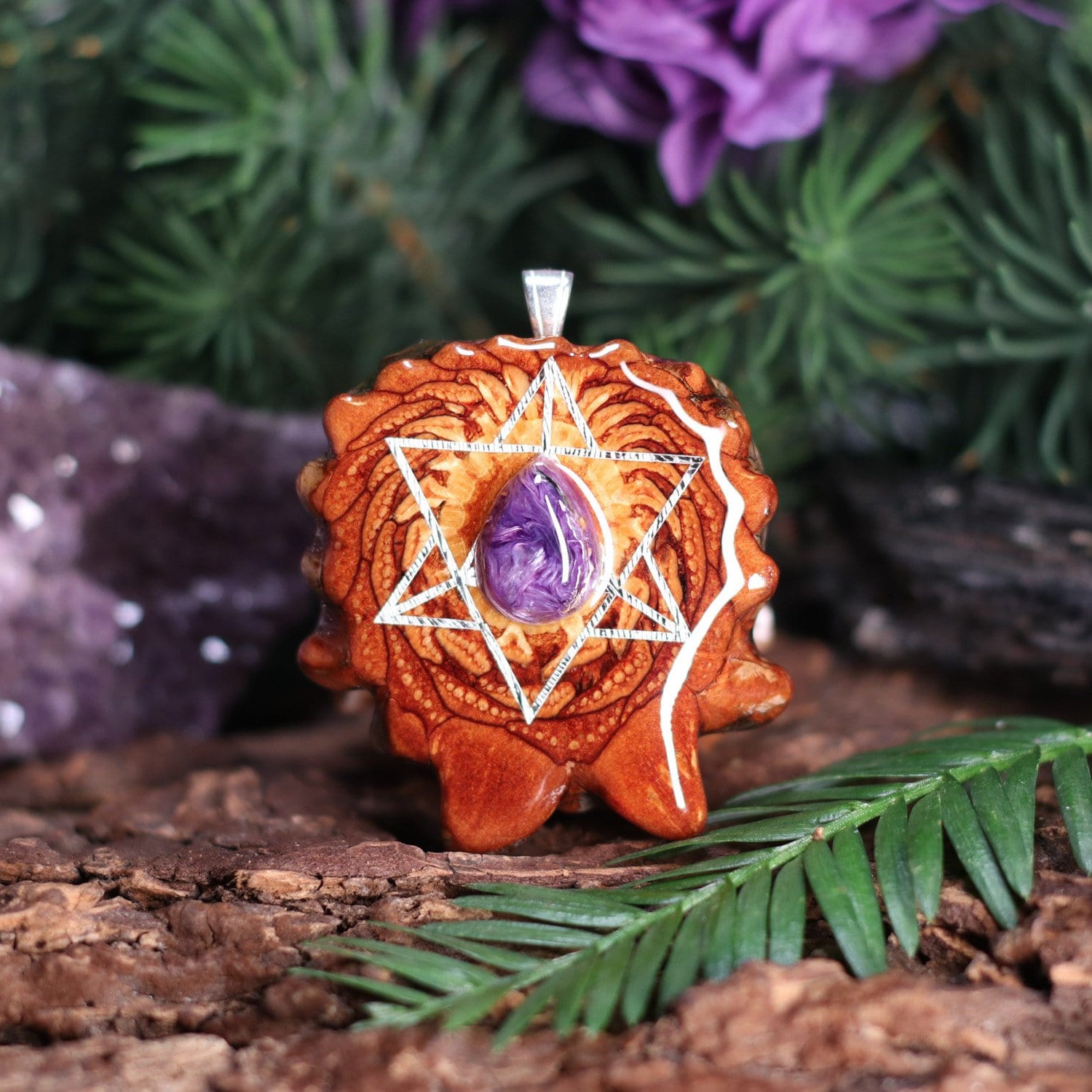 Pinecone Anhänger Mit Charoite Und Silber Merkaba | Medium Von Dritten Auge Pinecone Anhänger Mit Charoite Und Silber Merkaba | Medium Von Dritten Auge von ThirdEyePineCones