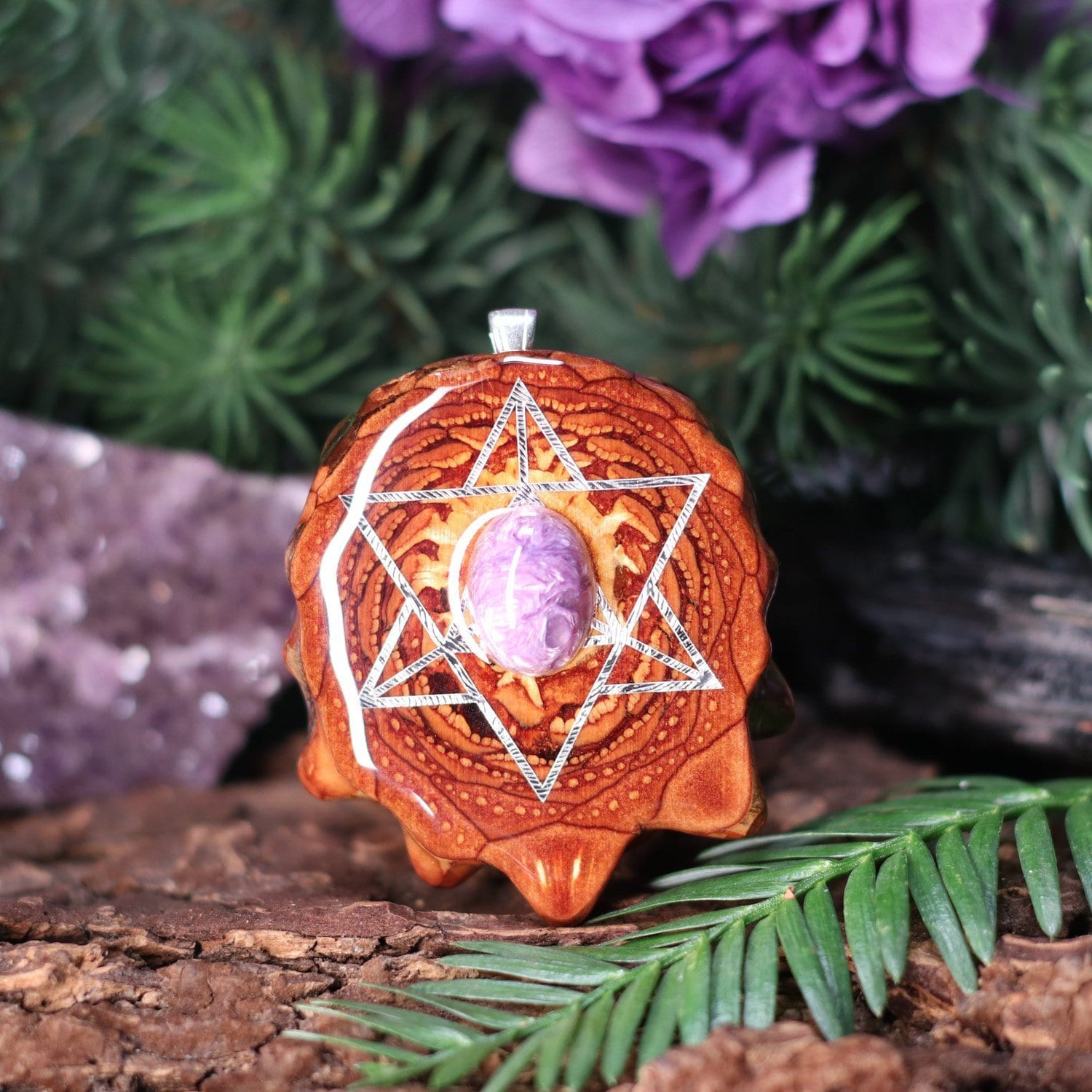 Pinecone Anhänger Mit Charoite Und Silber Merkaba | Medium Von Dritten Auge Pinecone Anhänger Mit Charoite Und Silber Merkaba | Medium Von Dritten Auge von ThirdEyePineCones