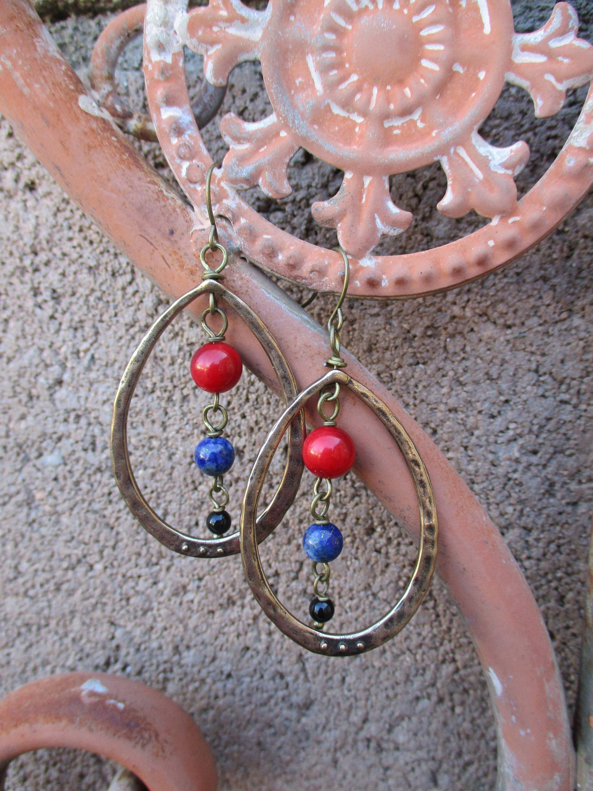 Antike Bronze Creolen Mit Koralle, Lapis Lazuli Und Onyx Anhängern - Boho Hippie Ohrringe von ThirdTimeCharms