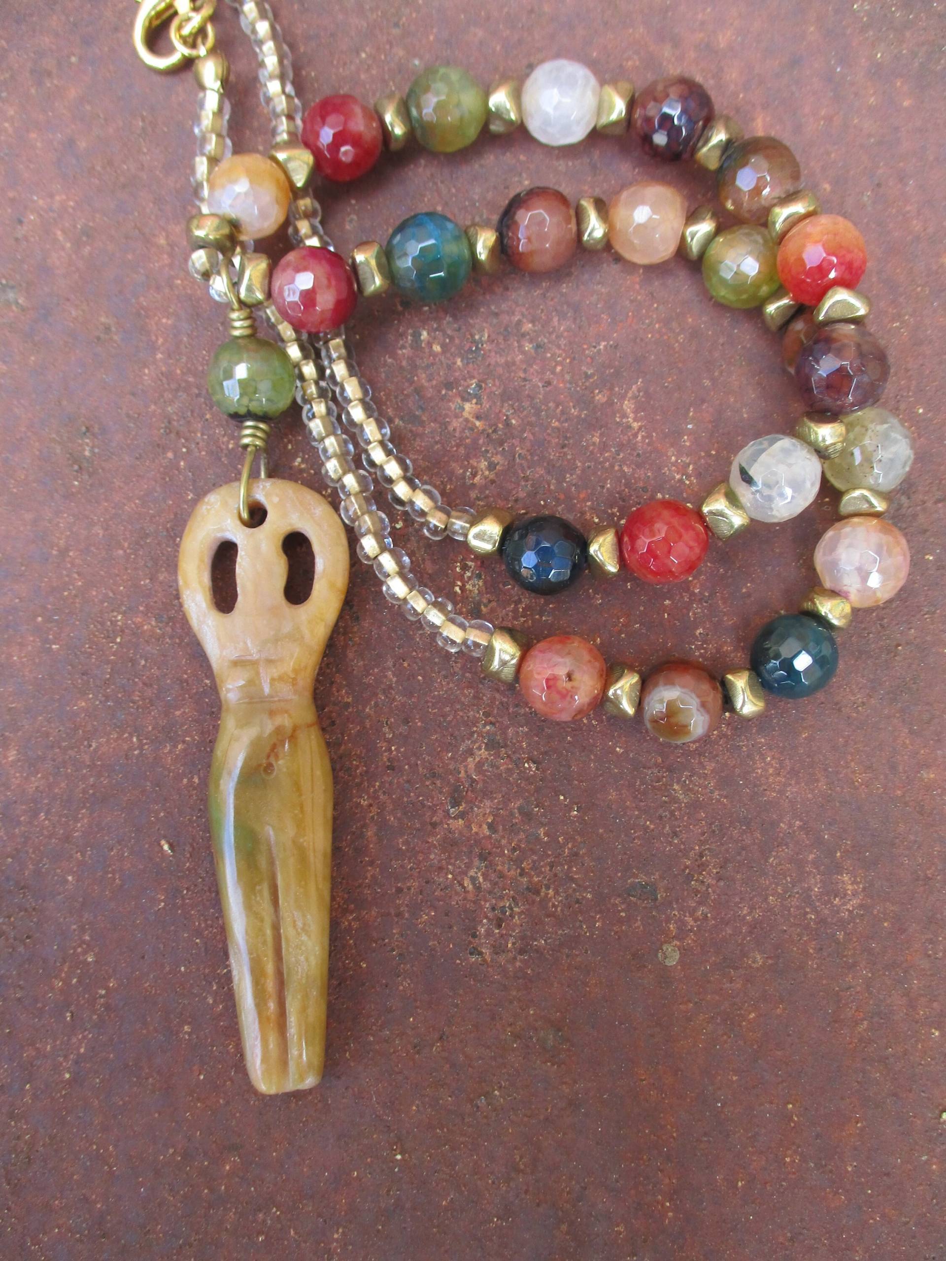 Boho Göttin Stein Halskette - Facettierte Mehrfarbige Achate Regenbogen Boho Göttin Stein Halskette - Facettierte Mehrfarbige Achate Regenbogen von ThirdTimeCharms