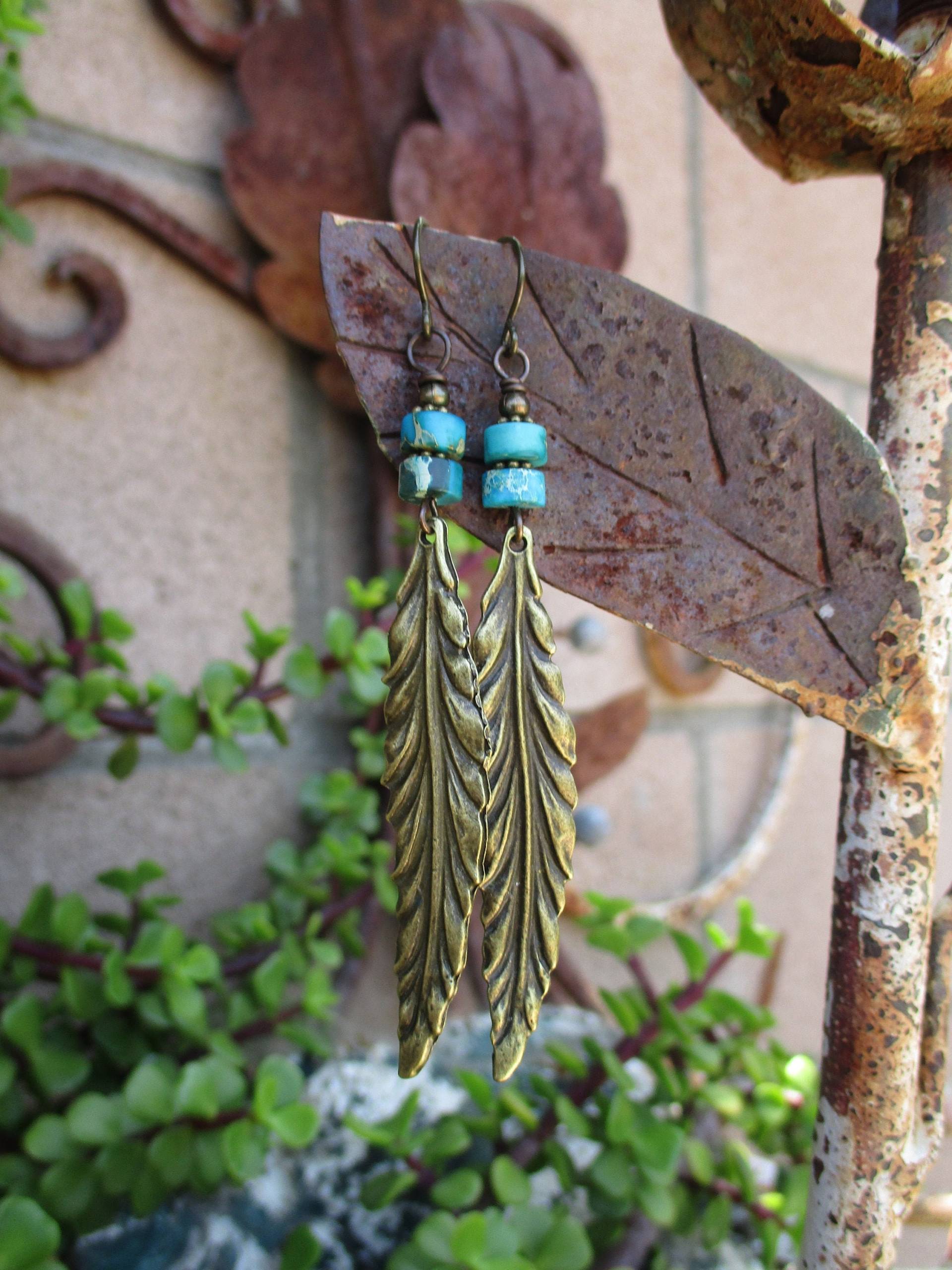 Boho Hippie Antik Messing Feder Charme Ohrringe - Imperial Jaspis Perle Und Lange von ThirdTimeCharms