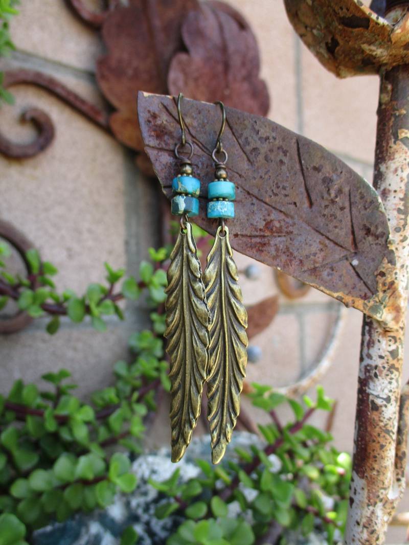 Boho Hippie Antik Messing Feder Charme Ohrringe - Imperial Jaspis Perle Und Lange von ThirdTimeCharms