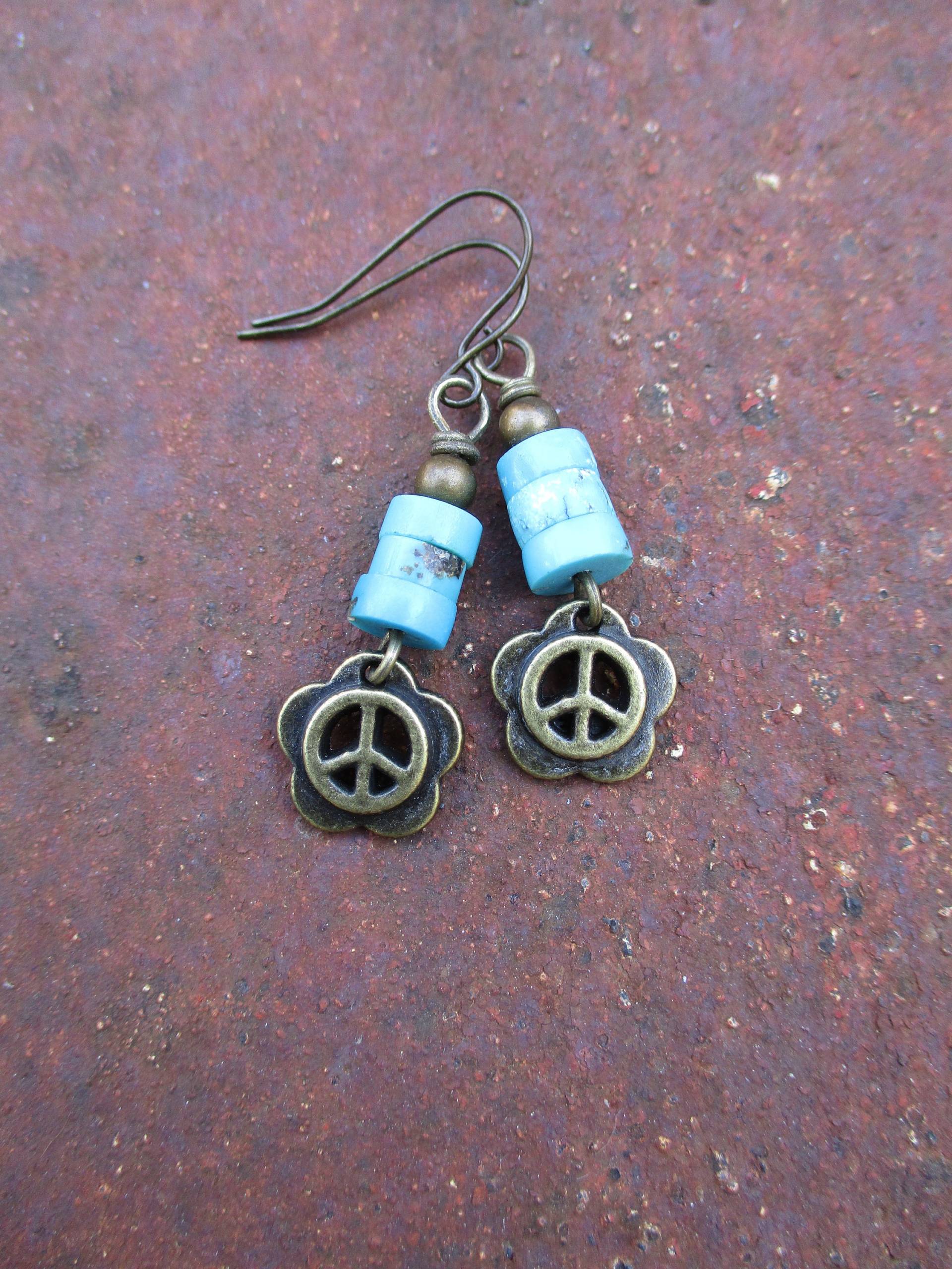 Peace Zeichen Charm Und Türkis Ohrringe - Blumenkind Hippie Peace Zeichen Charm Und Türkis Ohrringe - Blumenkind Hippie von ThirdTimeCharms