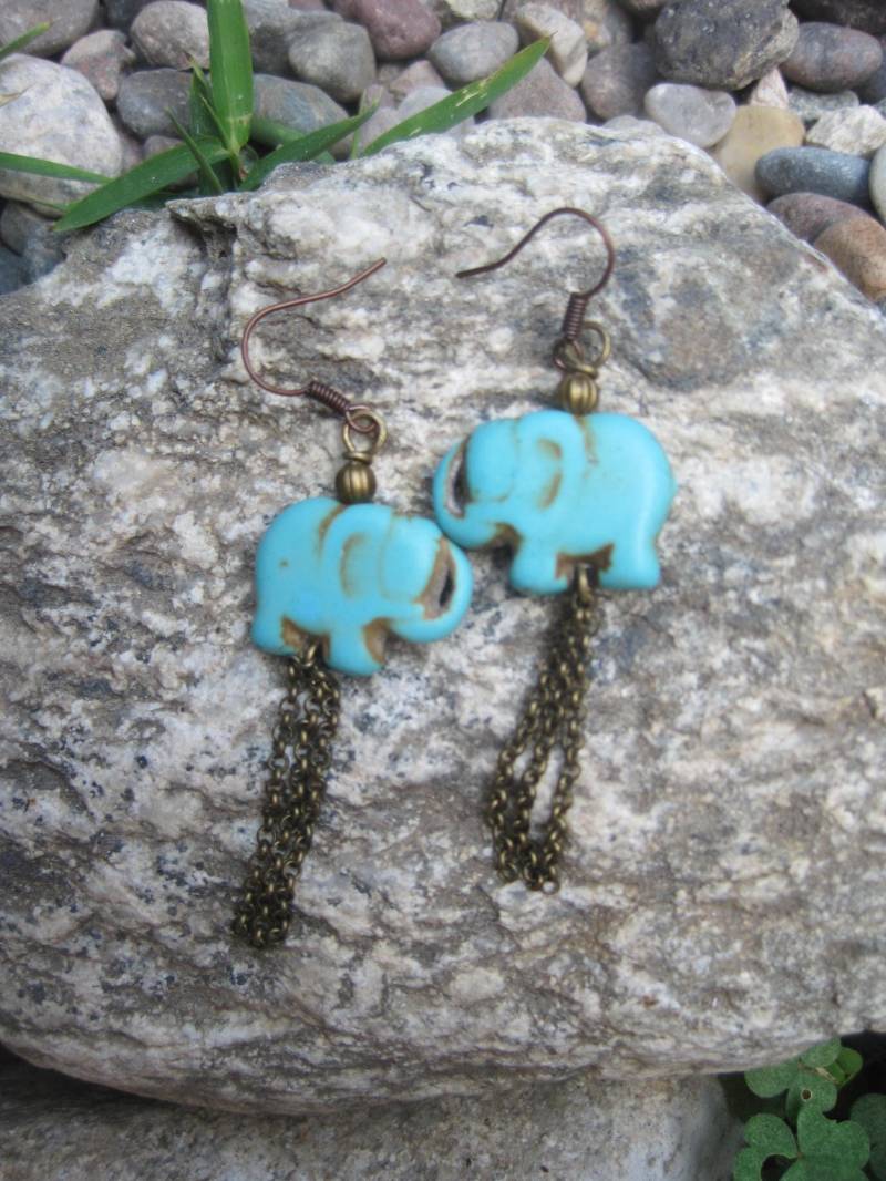 Türkis Howlith Elefanten Ohrringe Mit Kettenanhängern - Hippie Boho Elefantenohrringe Türkis Howlith Elefanten Ohrringe Mit Kettenanhängern - Hippie Boho Elefantenohrringe von ThirdTimeCharms