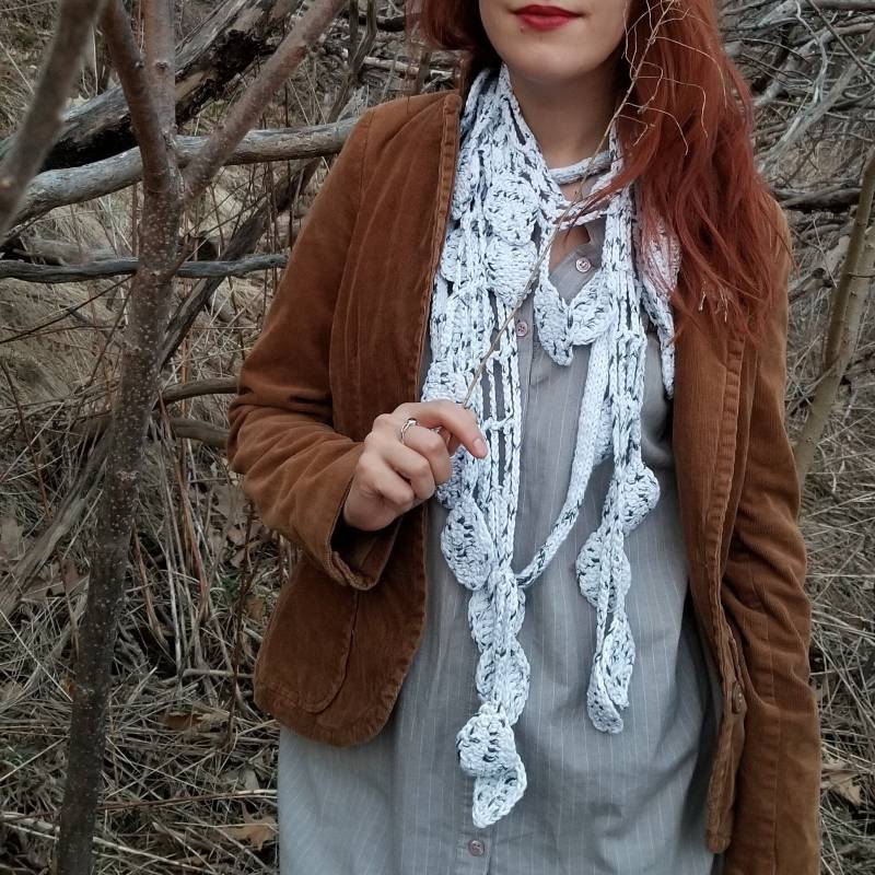 100 Prozent Baumwolle Blätter Schal, Handgemachtes Natur Inspiriertes Boho Accessoire, Melange Schal Halskette, Weiße Eule Weiß Grau von ThirtyOneLeaves