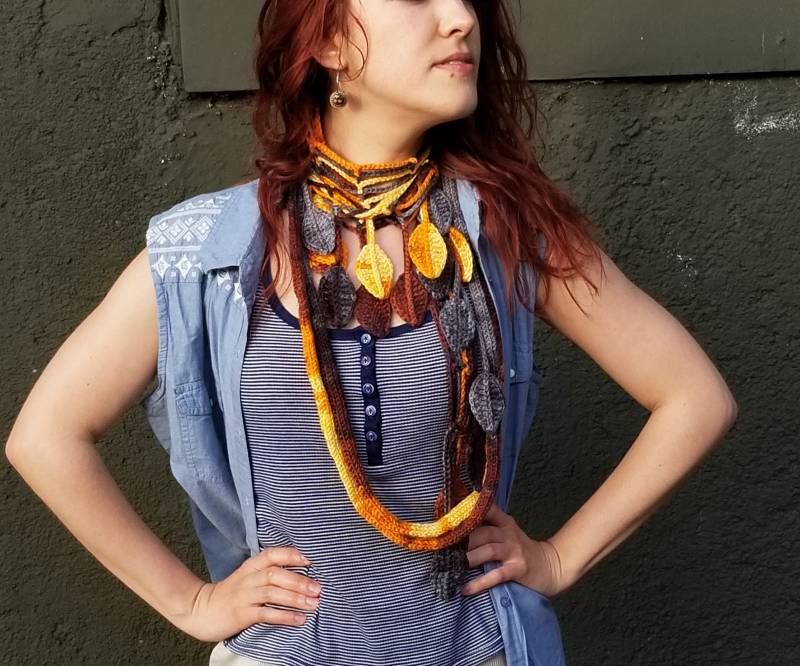 Gelb Grauer 100 Prozent Acryl Häkelschal, Handgemachter Natur Inspirierter Damenschal, Melanges Multicolor Langes Boho Accessoire von ThirtyOneLeaves