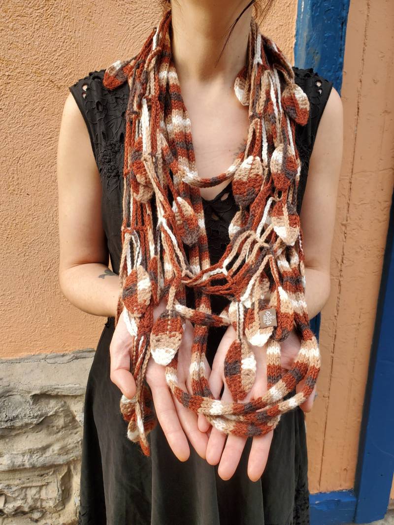 Gewürzmix Handgemachter Ooak Schal, Gehäkelt Natur Inspiriertes Boho Accessoire, Melange Damen Halskette von ThirtyOneLeaves