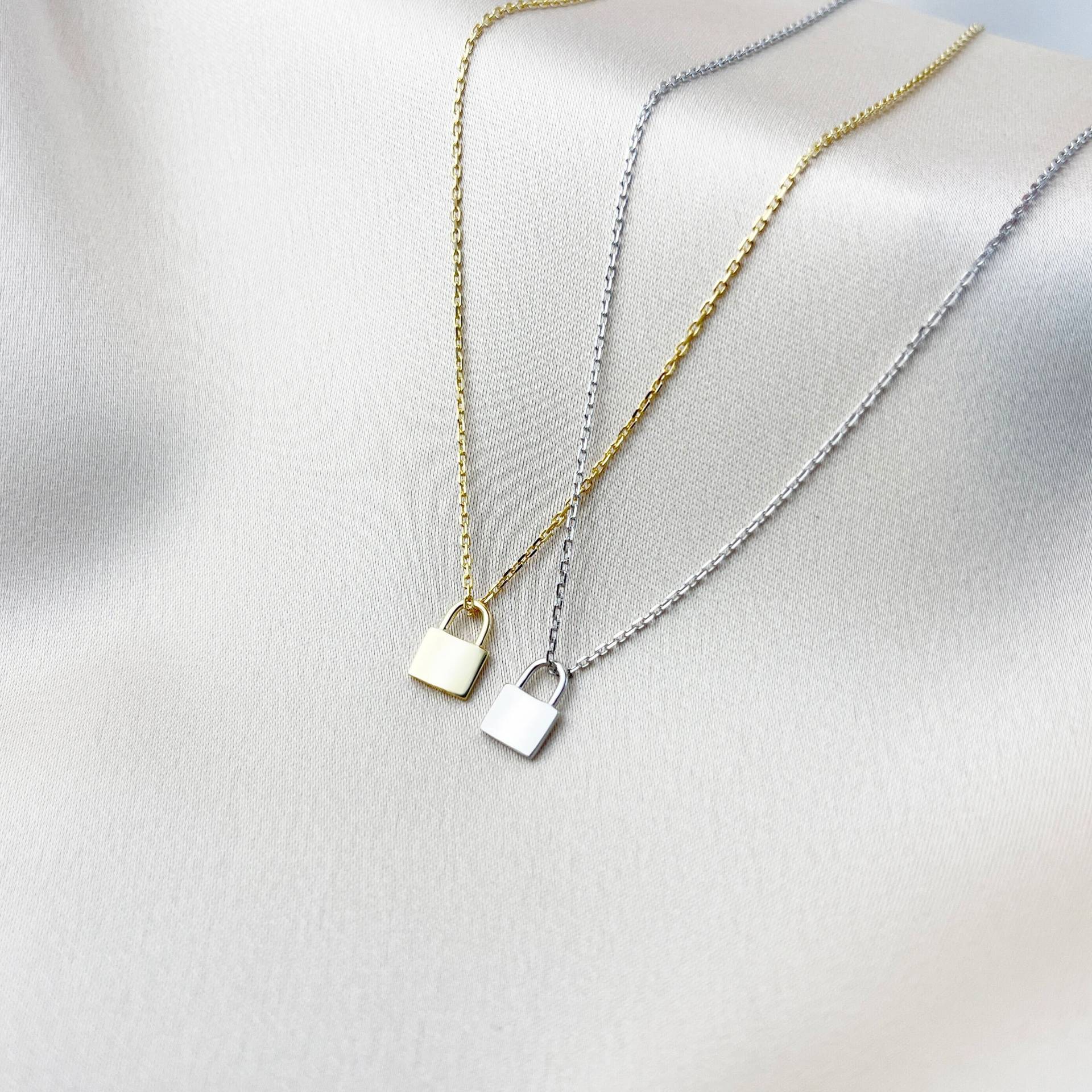 Zierliche Vorhängeschloss Halskette Gold Lock Layering Winzig Verschluss Filled Zierliche Vorhängeschloss Halskette Gold Lock Layering Winzig Verschluss Filled von ThirtyPercentJewelry