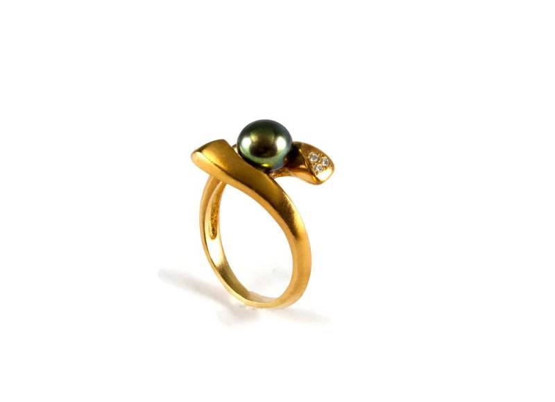 Die Umarmung Statement Verlobungsring Sterling Silber Vergoldet 24K Schwarz Oder Weiß Diamanten Mystery Pearl Seltene Schönheit Besondere Valentine von ThisAndThatWorkshop