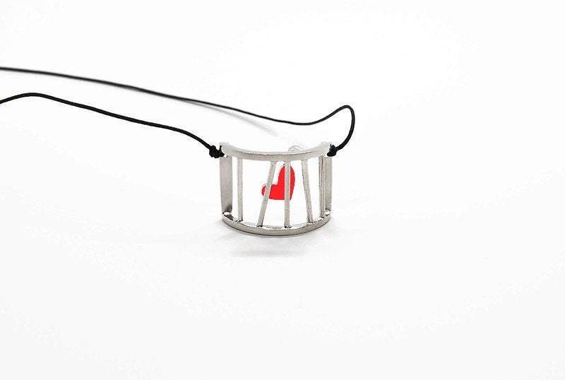Gefangener Der Liebe Kleine Sterling Silber Käfig Anhänger Halskette Mit Kleinen Roten Herz Emaille Gemalt Innen Für Verrückt in Süße Geschenkidee von ThisAndThatWorkshop