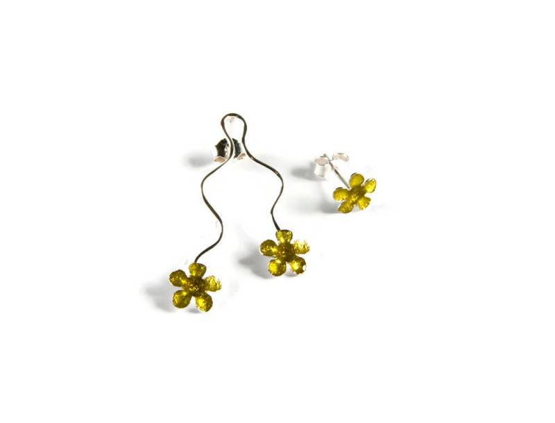 Schwimmende Blumen Nicht Übereinstimmende Ohrringe Sterling Silber Verspielt Design Funkelnd Druzy Gelb Blau Emaille Leuchtend Rot Farben Glücklich von ThisAndThatWorkshop