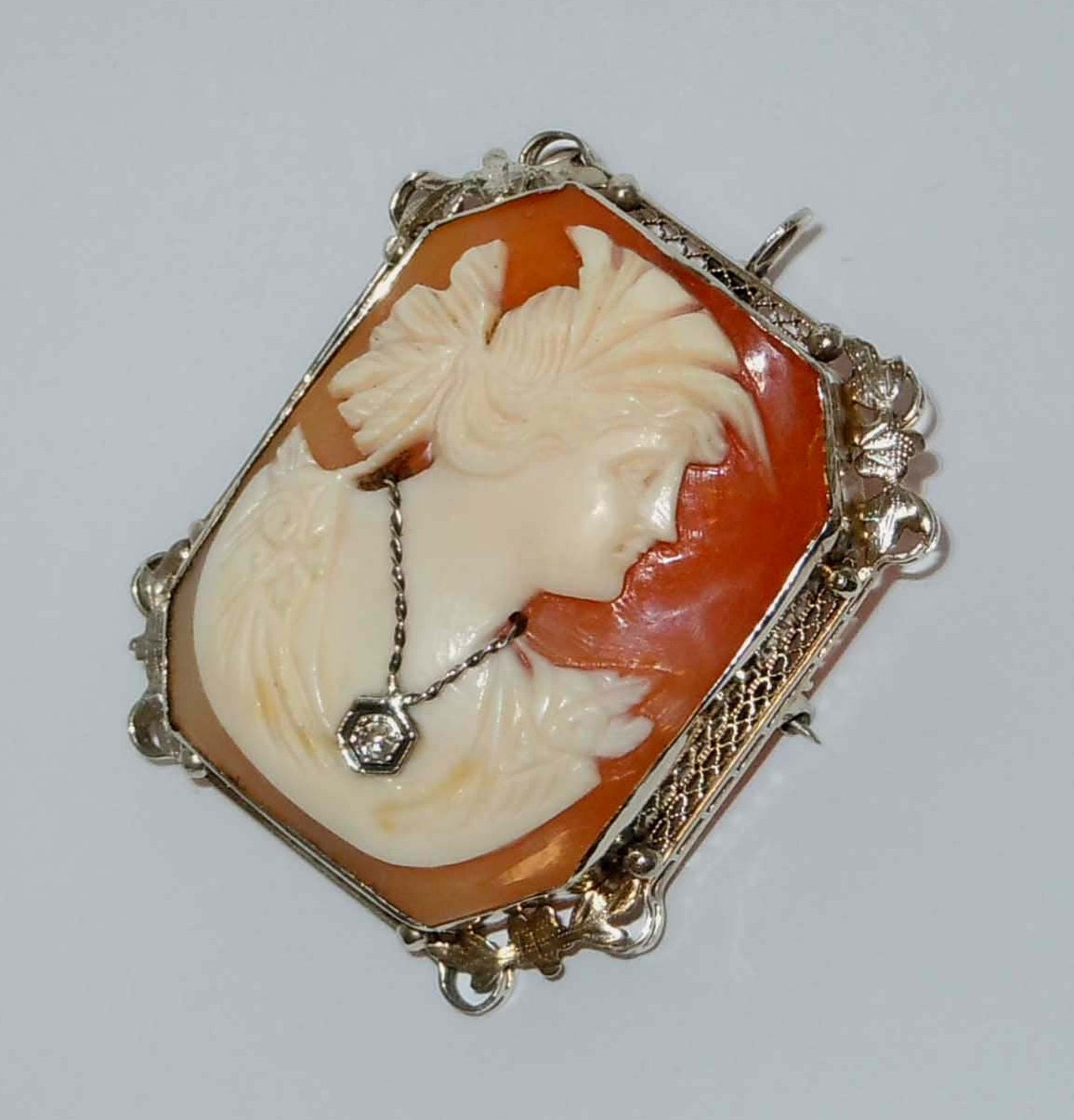 14Kt White Gold Filigree Diamond Solitaire Necklace Female Cameo Brooch Pendant Floral von ThisArtGallery