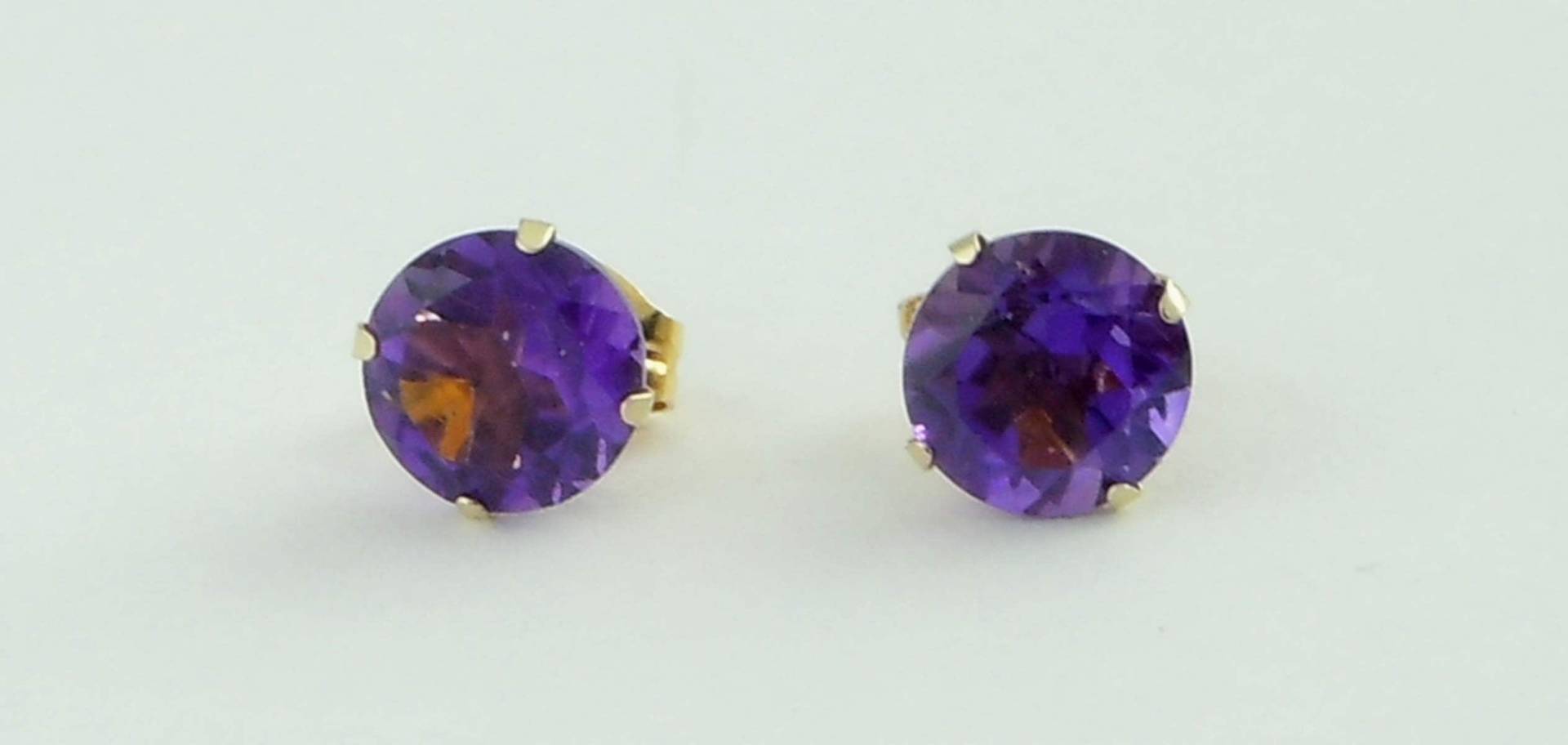 Atemberaubende Paar Gold-Ton 6mm Amethyst Ohrstecker Ohrringe Februar Geburtsstein von ThisArtGallery