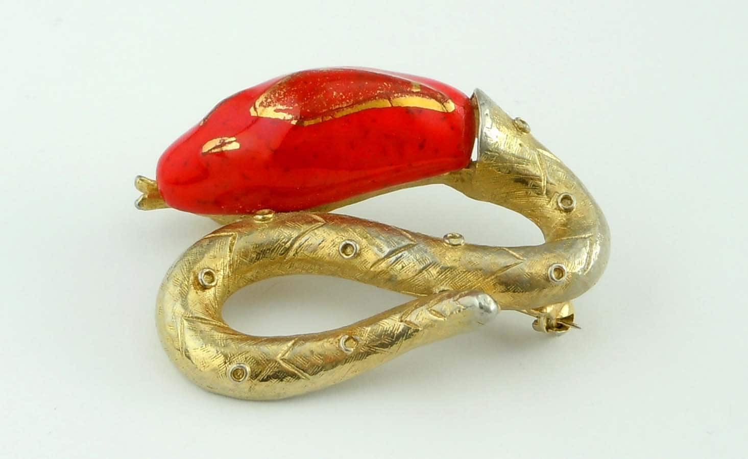 Gold-Ton-Schlange-Brosche Rote Keramik Kopf Gemalt von ThisArtGallery
