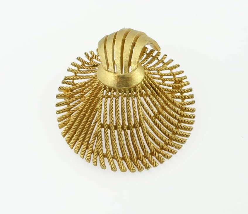 Gold-Ton Triffari Durchbrochene Satin Und Seil Finish Brosche von ThisArtGallery