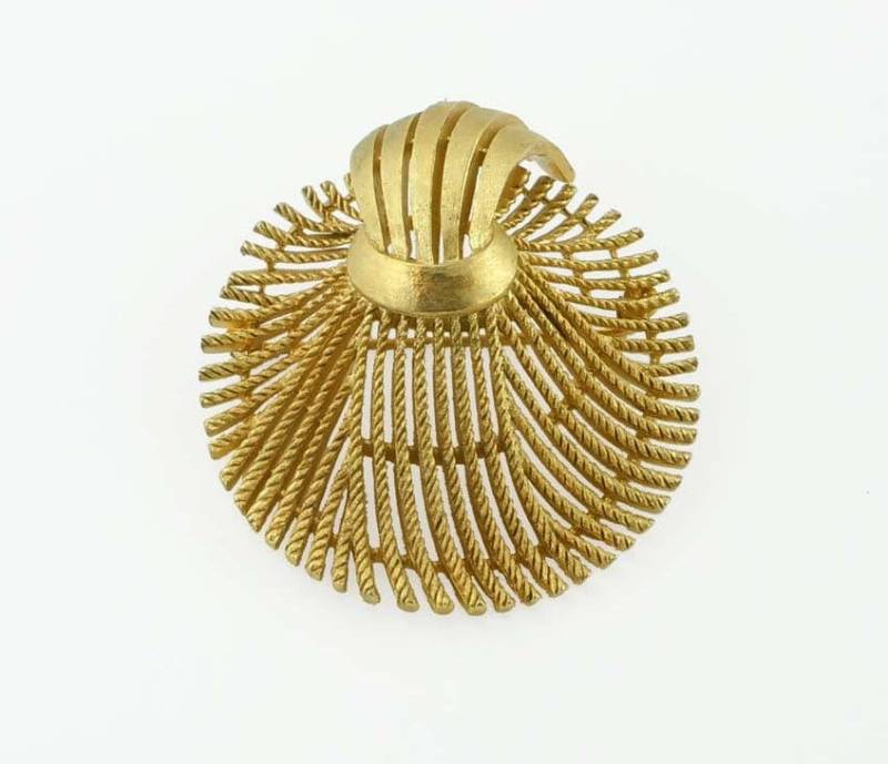 Gold-Ton Triffari Durchbrochene Satin Und Seil Finish Brosche von ThisArtGallery