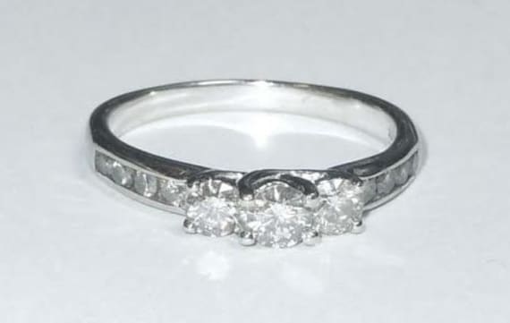 Jahrgang 10Kt Weißgold Diamant Drei Stein Verlobungsring von ThisArtGallery