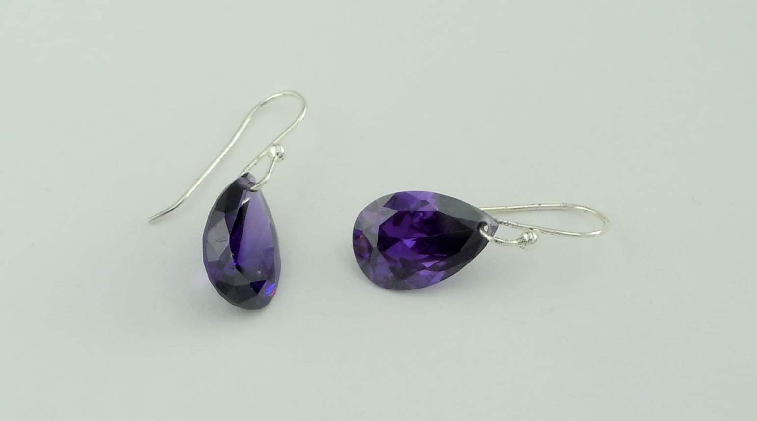 Lila Kristall Baumeln Ohrringe Tropfen Birne Tropfenform von ThisArtGallery