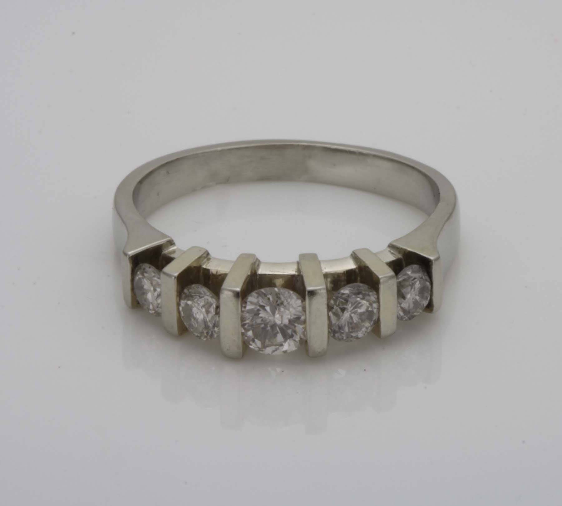 Nachlass .85Ct Diamant 14K Weißgold Fünf Stein Ringgröße 7, 75 von ThisArtGallery