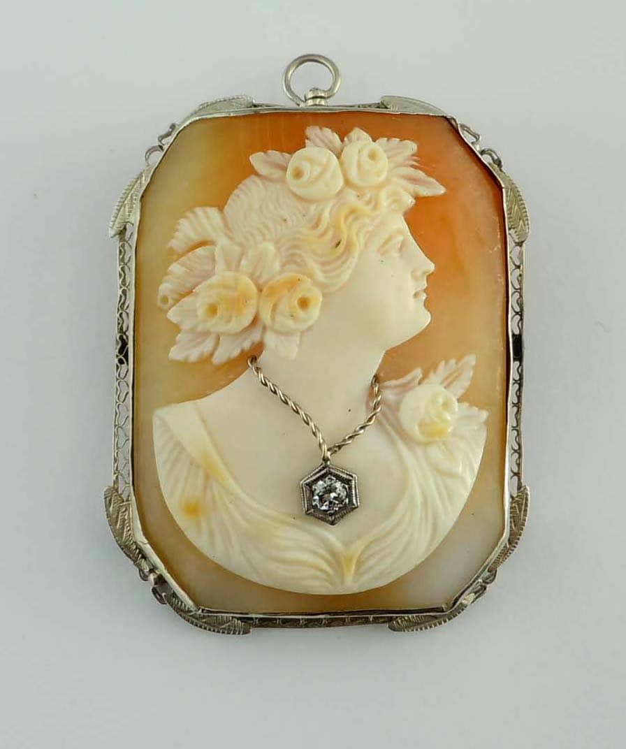Rechteckige 14Kt Weißgold Filigrane Diamant Solitär Halskette Weibliche Cameo Brosche Anhänger Rose Floral Corsage Fledermaus Flügel Kanten Rosen von ThisArtGallery