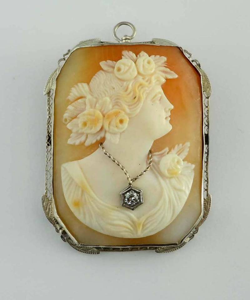 Rechteckige 14Kt Weißgold Filigrane Diamant Solitär Halskette Weibliche Cameo Brosche Anhänger Rose Floral Corsage Fledermaus Flügel Kanten Rosen von ThisArtGallery