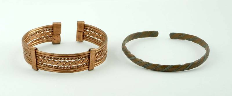 Zwei 2 Hand Gearbeitet Kupfer Gehämmert Aus Armband Bündchen Passt Bis Zu 7 1/2 Im Handgelenk von ThisArtGallery