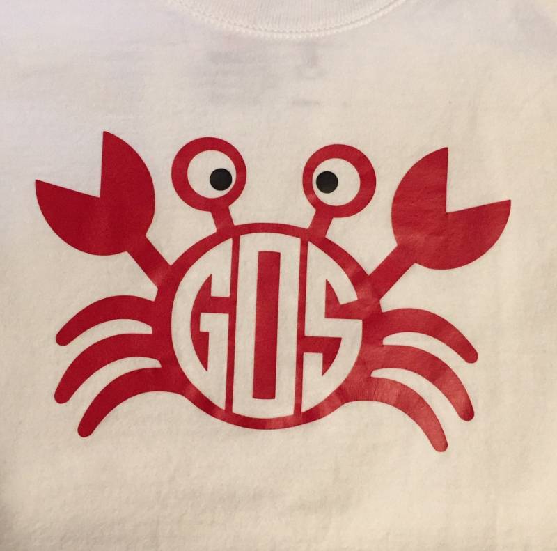 Crabby Monogramm Shirt von ThisCraftyChica