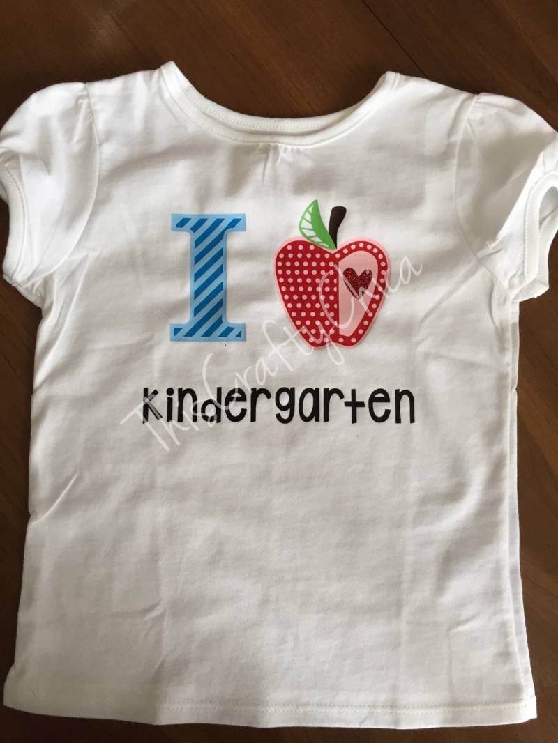 Personalisiertes Kurzarm Tshirt Chevron Monogramm Kindergarten Glitzer Mädchen Sie Wählen Die Note von ThisCraftyChica