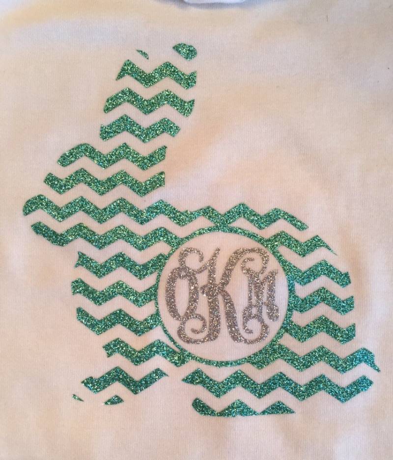 Personalisiertes Ostern Kurzärmeliges Tshirt Chevron Monogramm Hase Glitzer Mädchen von ThisCraftyChica