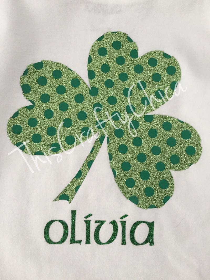 Personalisiertes St. Patrick Es Day Kurzarm Tshirt Shamrock Polka Dot Paddy Glitzer Mädchen von ThisCraftyChica
