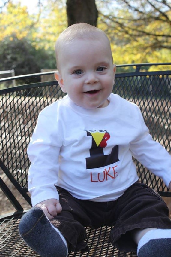 Personalisiertes Türkei Initial Thanksgiving Langarmshirt von ThisCraftyChica