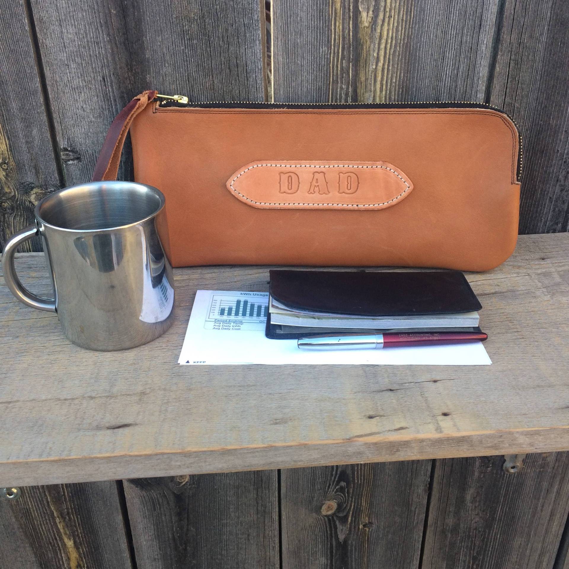 Personalisierte Lederbanktasche Robuste Accessoire-Clutch Personalisierte Lederbanktasche Robuste Accessoire-Clutch von ThisGiftForYou