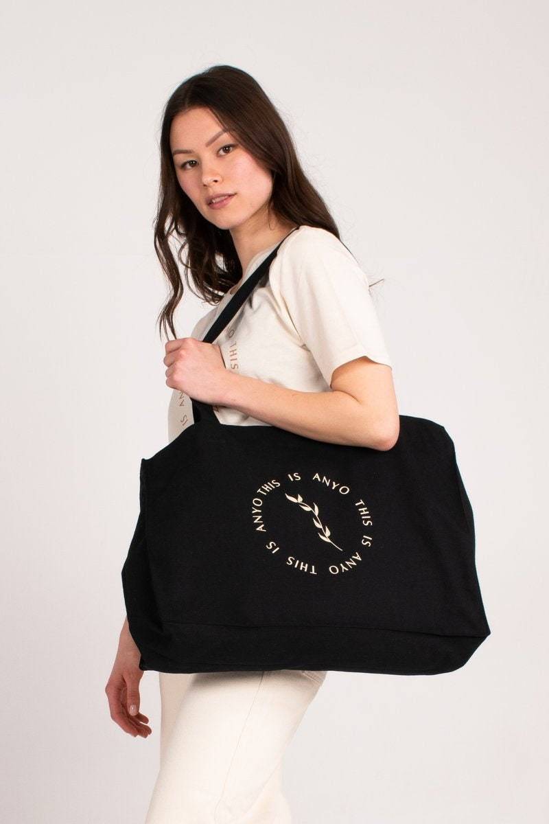 Große Recycelte Einkaufstasche - Schwarz Große Recycelte Einkaufstasche - Schwarz von ThisIsAnyo