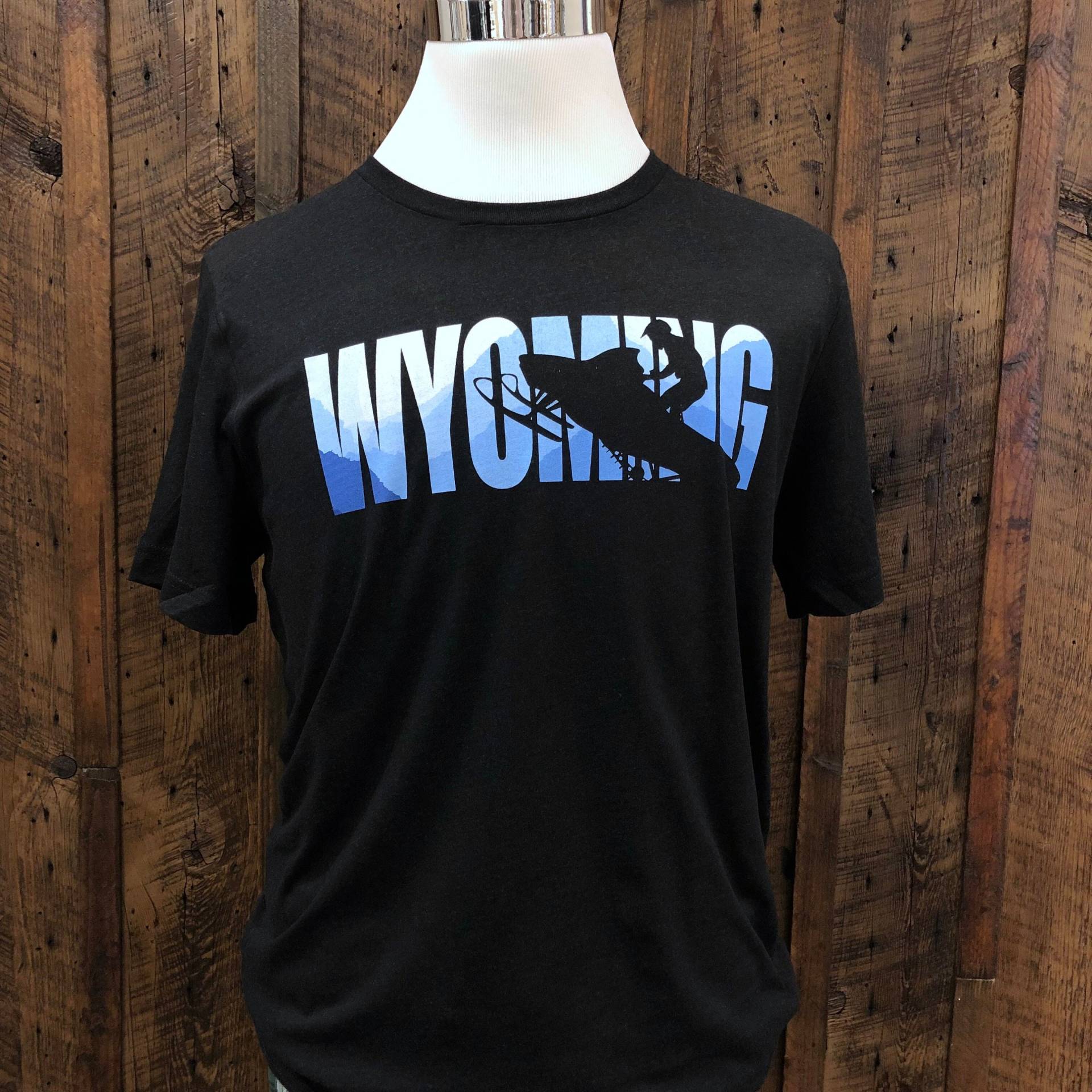 Wyoming Snowmobiling T-Shirt Wyoming Snowmobiling T-Shirt von ThisJoyfulHomeetc