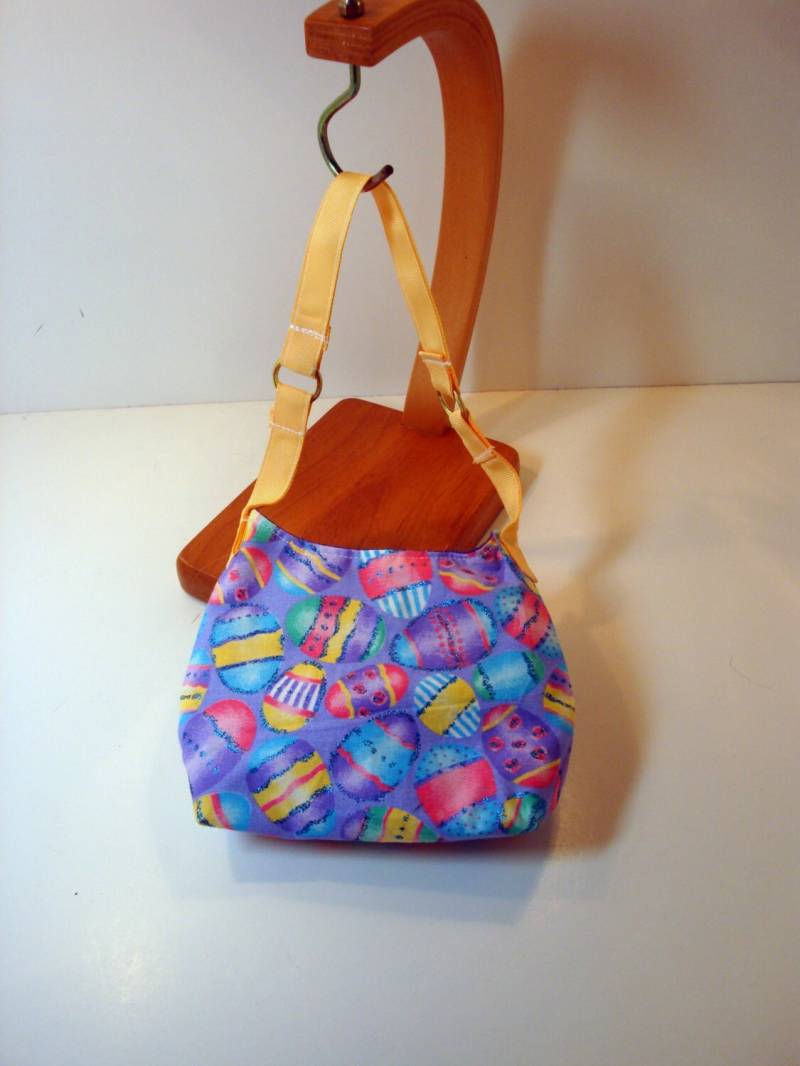 Osterei Und Funkelt Mit Einem Griffband Druckknopf von ThisNThatHodgePodge