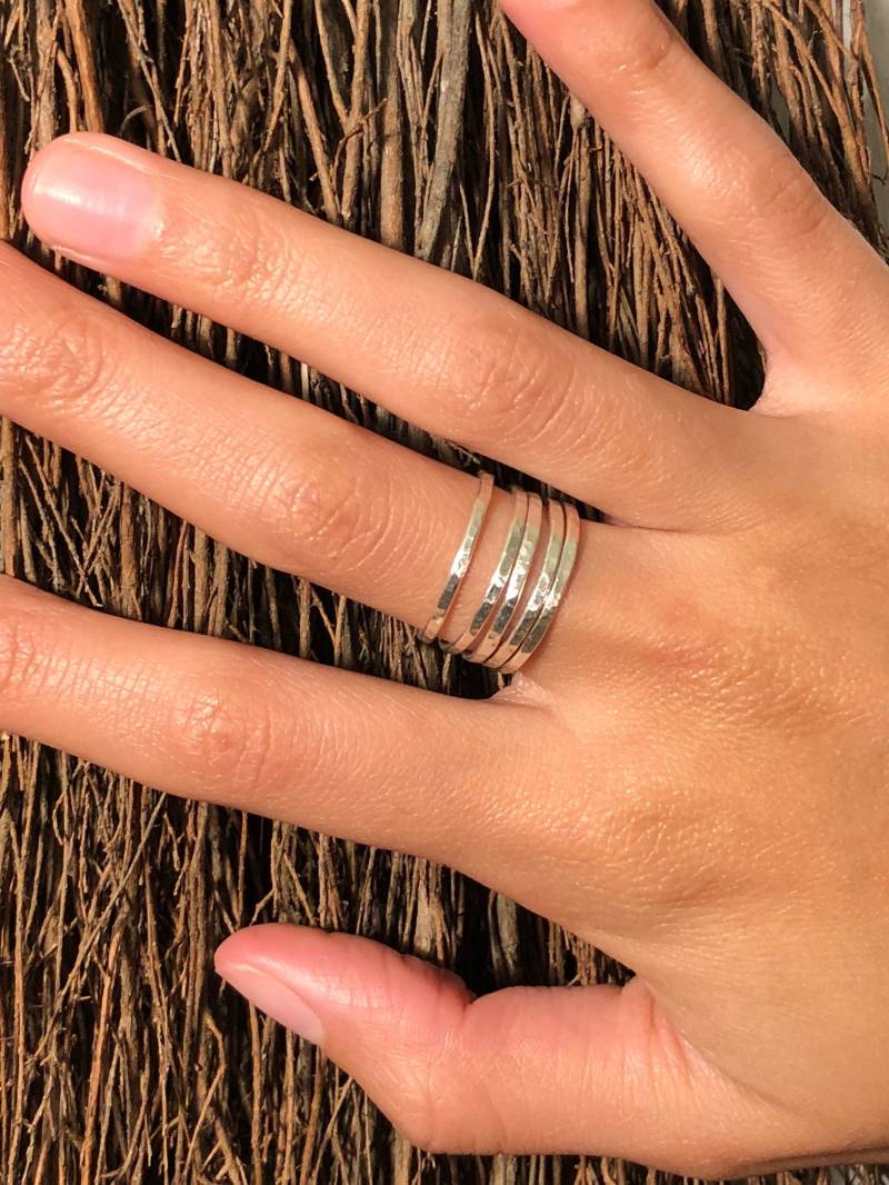 Stapelringe Aus Sterlingsilber, Gehämmert Und Stapelringe Aus Sterlingsilber, Gehämmert Und von ThisWayThatWayJewely