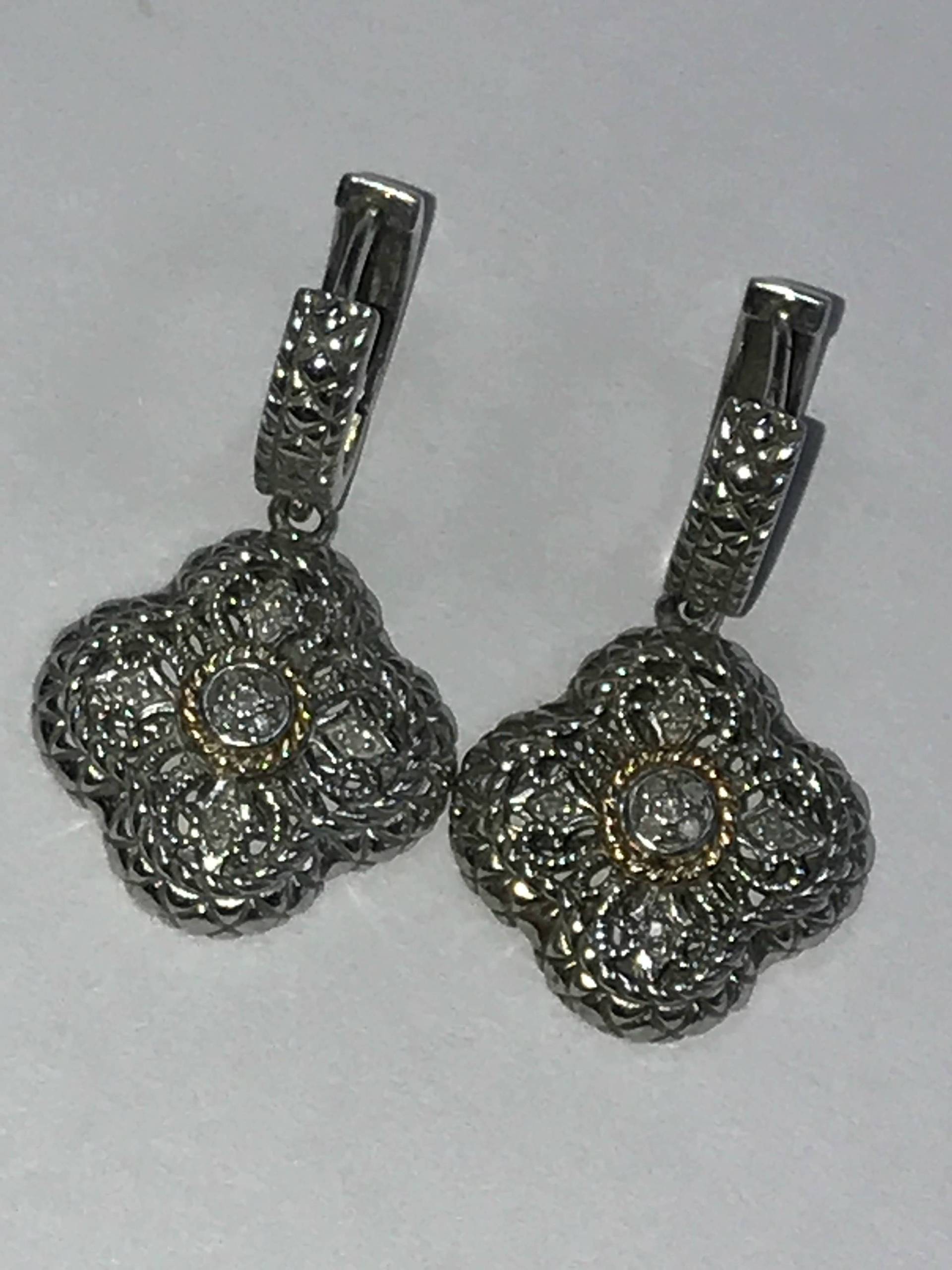 Schöne Gewellte Blume Geformt Sterling Silber 925 Designer Atr & 14Kt Gelbgold Seil Akzent Und Diamanten Tropfen Ohrringe Schöne Gewellte Blume Geformt Sterling Silber 925 Designer Atr & 14Kt Gelbgold Seil Akzent Und Diamanten Tropfen Ohrringe von ThisandThat865