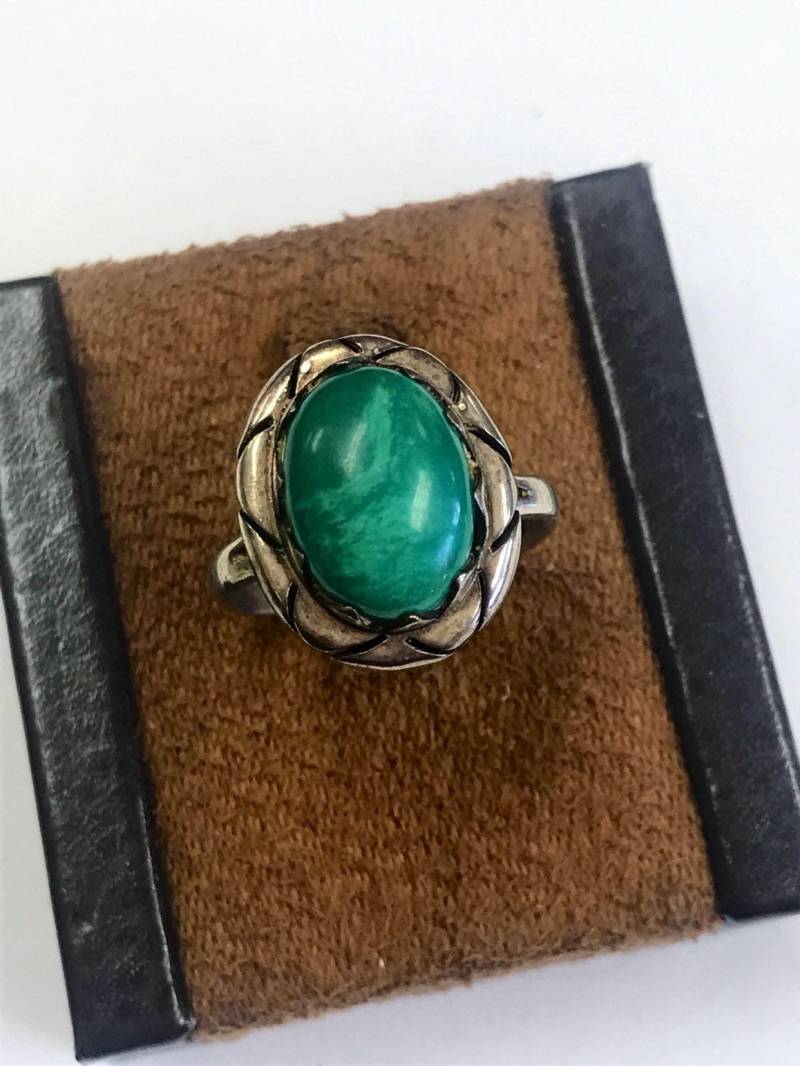 Vintage Sterling Silber 925 Mexiko Entwerfer Solitaire Ovale Ring W/Geätzten Design & Grüne Malachit Stein Größe 9 von ThisandThat865